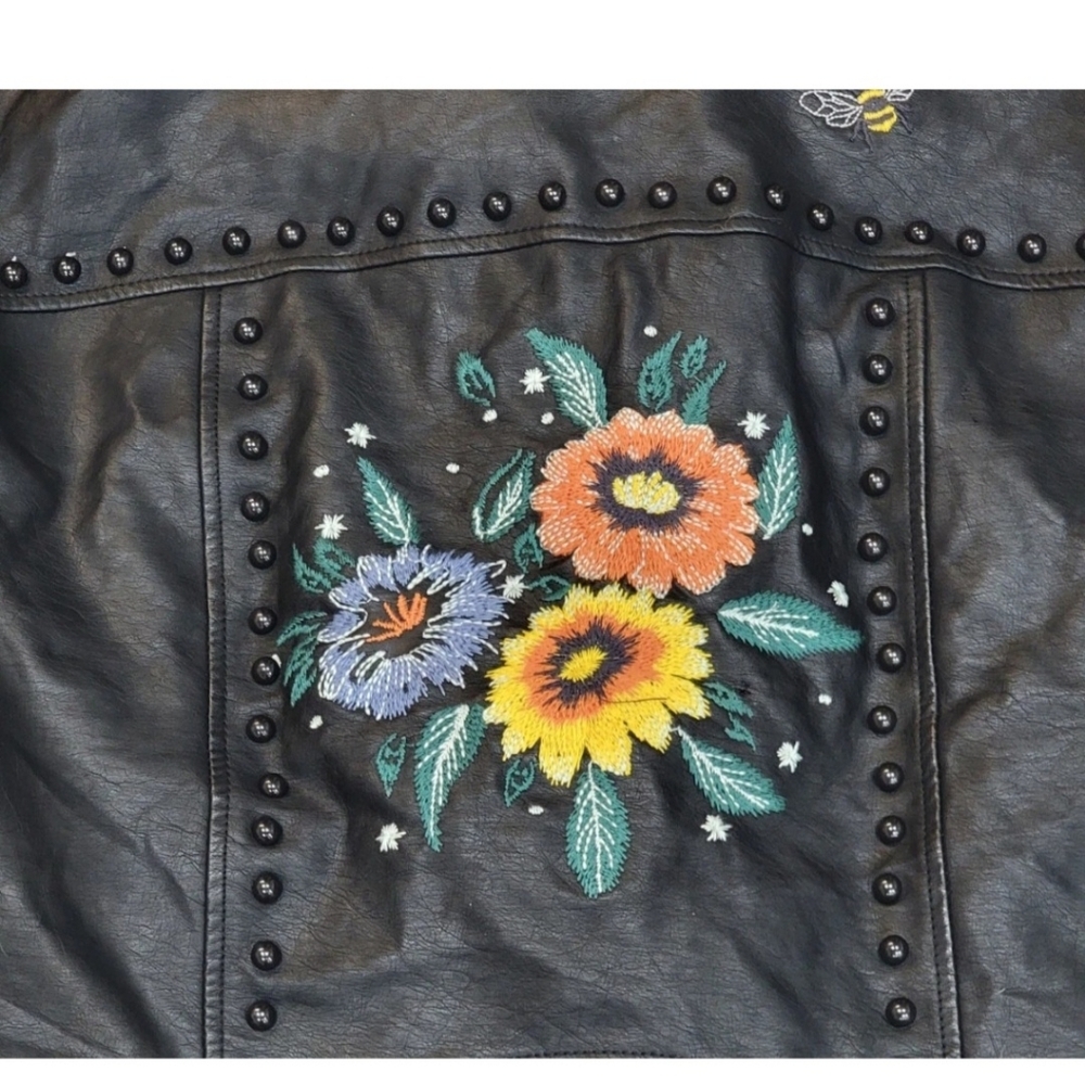 NWOT Torrid Black Faux Leather Jacket with Floral Embroidery Sz 2 (18/20) - Picture 2 of 3